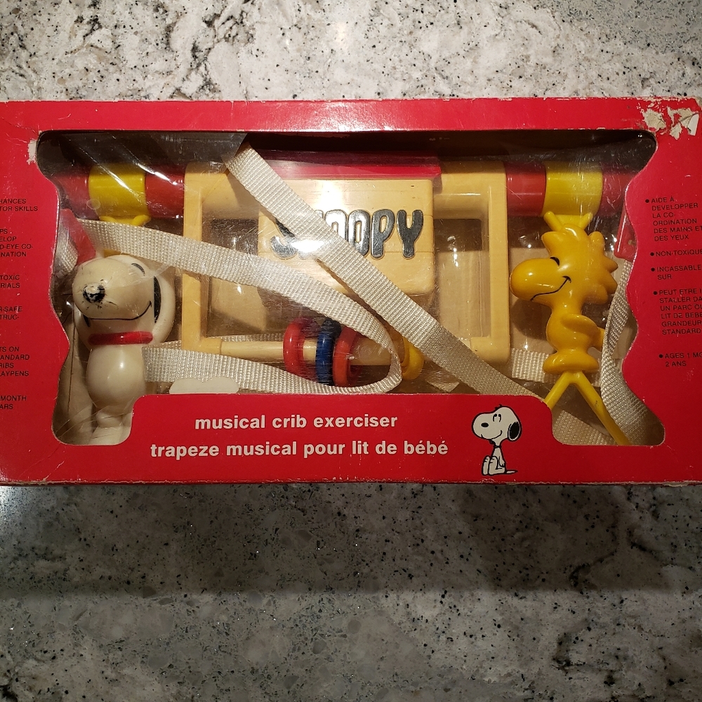 Snoopy Musical Crib Exerciser.